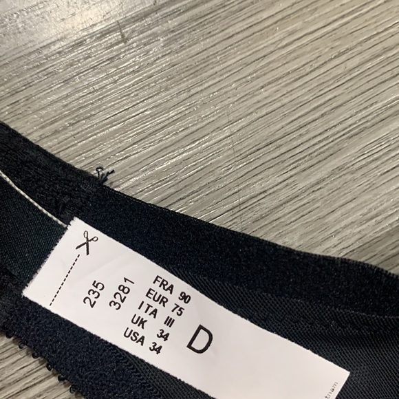 Chantelle Lingerie Rive Gauche Full Coverage Underwire Black Bra size 34D - Picture 11 of 14